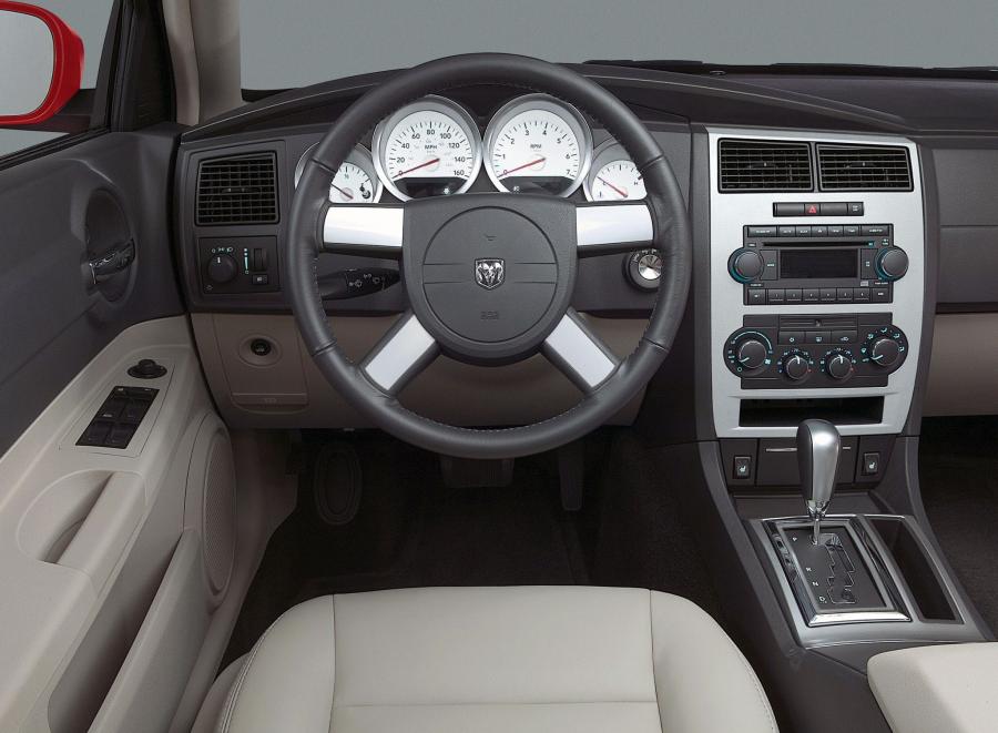  Dodge Charger R/T 2005 года  (фото 5 из 81)